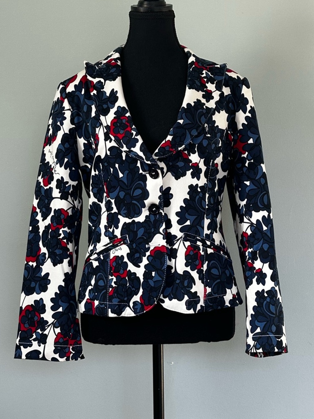 Chic Vintage Moschino Jeans White Cotton Blazer with Navy and Red Floral Print - Picture 16 of 16